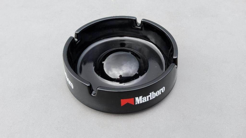 Marlboro cendrier noir. Voir description et photos svp, Collections, Enlèvement ou Envoi, Comme neuf