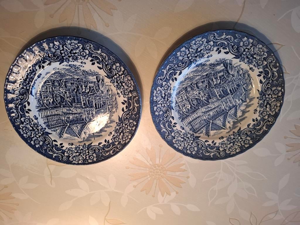 2 Royal Tudor Ware borden, Antiquités & Art, Enlèvement