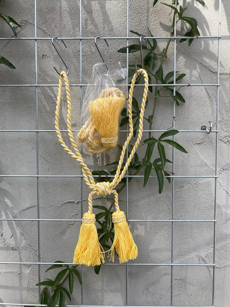 EMBRASSE MET ENKELE FLOS GEEL NIEUW, Huis en Inrichting, Stoffering | Gordijnen en Lamellen, Ophalen of Verzenden, Nieuw, Overige kleuren