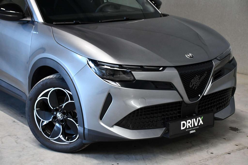 Alfa Romeo Junior E-Junior - Carplay - ACC - DAB (bj 2025), Auto's, Stof, Gebruikt, Zwart, Parkeersensor