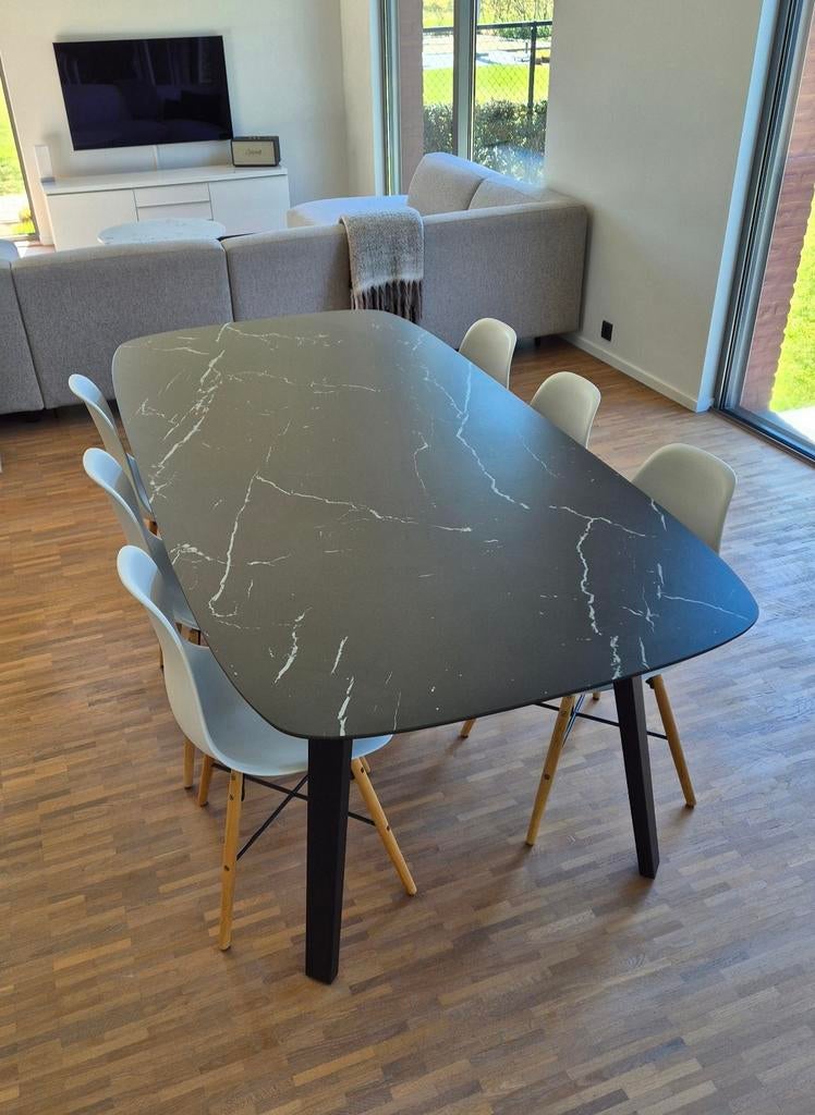 Table à manger noire, céramique, aspect marbre, forme bateau, Enlèvement