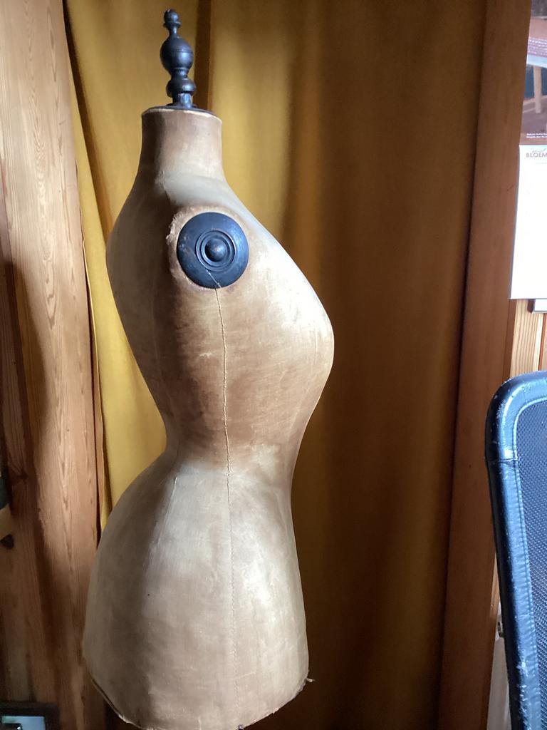 Antieke paspop wespetaille, Antiek en Kunst, Ophalen