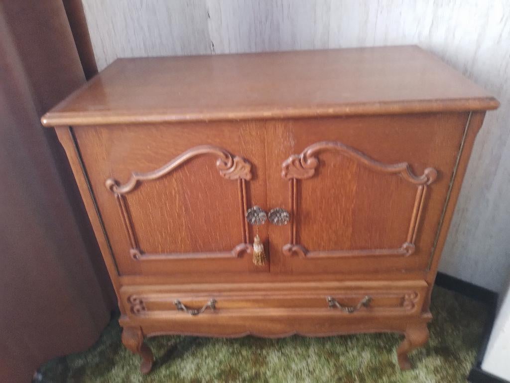 Antiek tv kastje, Ophalen