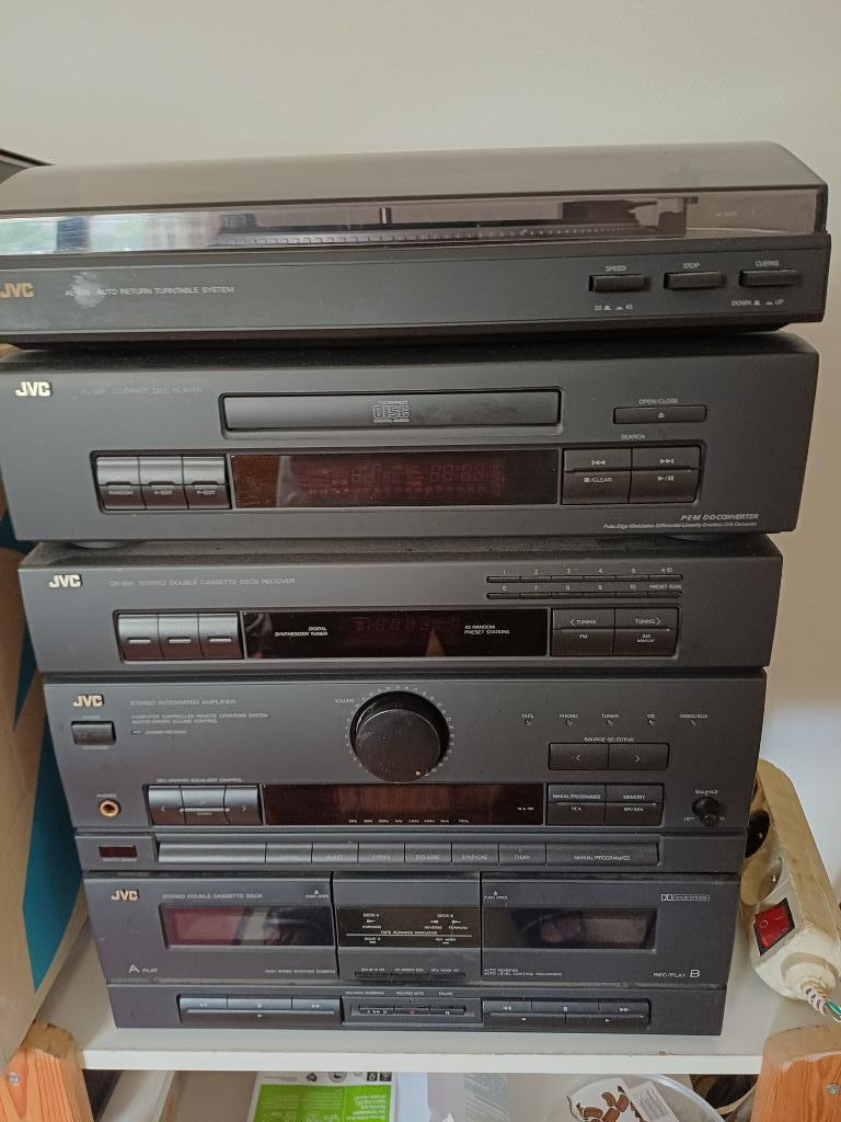 chaine stereo jvc argentée plus deux hauts parleurs, Ophalen, Zo goed als nieuw, P.A.