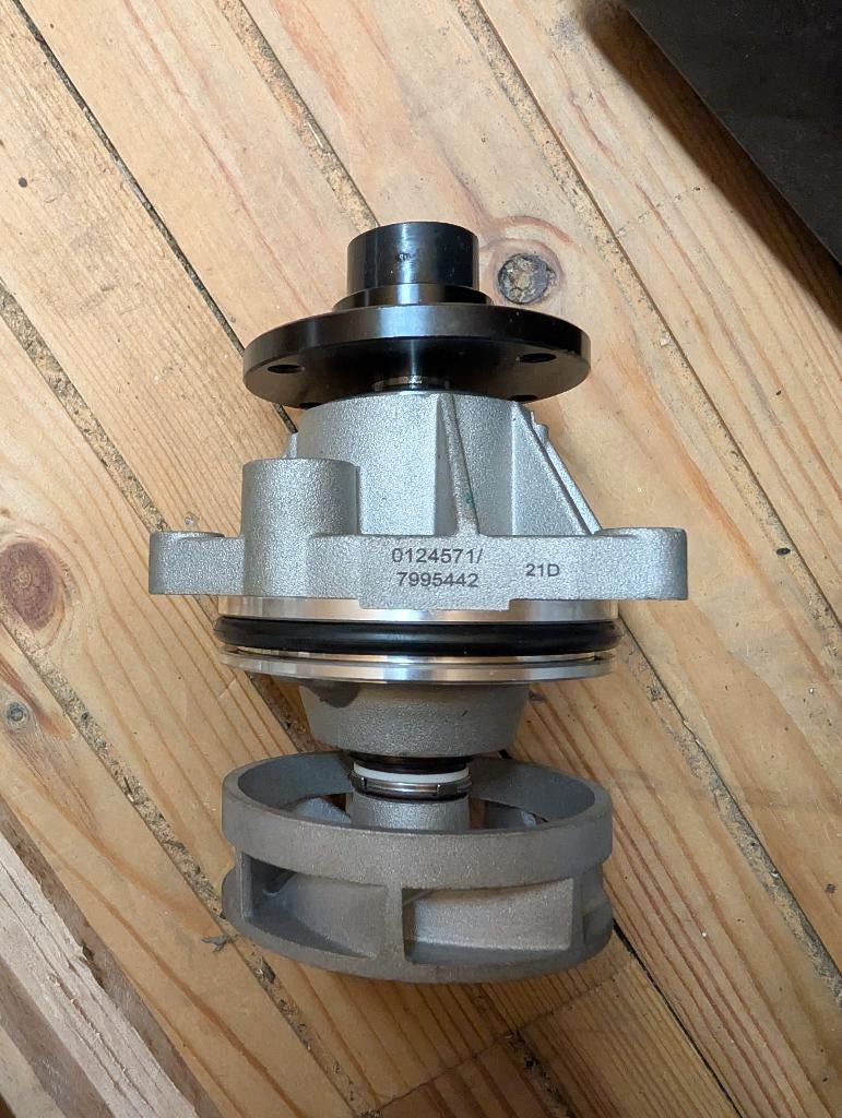 Nouvelle pompe eau BMW E36/E46/E39 (6 cil) à turbine métal, Enlèvement ou Envoi, BMW