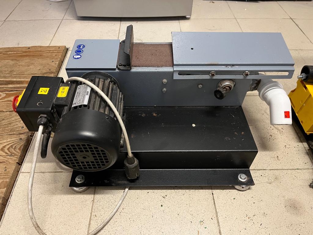 Ponceuse à bande Femi, Bricolage & Construction, Outillage | Ponceuses, Enlèvement, Utilisé, Moins de 600 watts, Ponceuse à bande