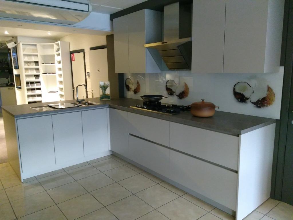 TOONZAALKEUKEN, Huis en Inrichting, Keuken | Complete keukens, Zo goed als nieuw, Hoekkeuken, Grijs, Kunststof, Greeploos, Ophalen