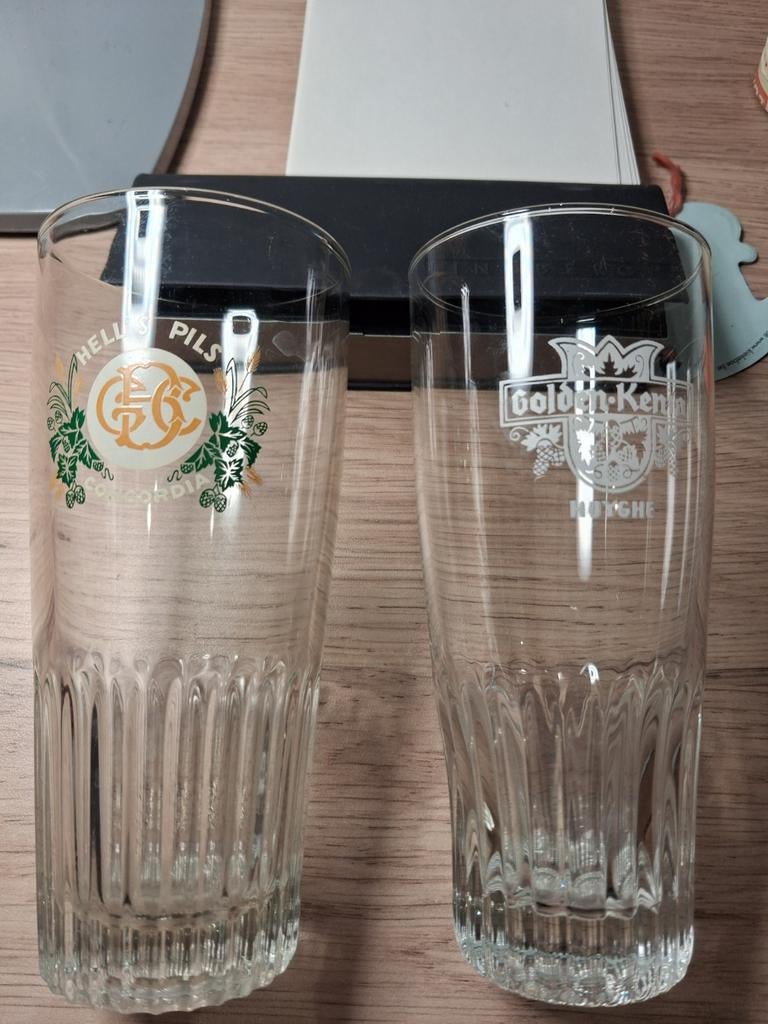 2 glazen oude bierglazen., Enlèvement