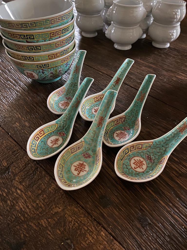 Service asiatique en porcelaine – bols + cuillères – style t, Comme neuf, Enlèvement, Autres styles, Porcelaine