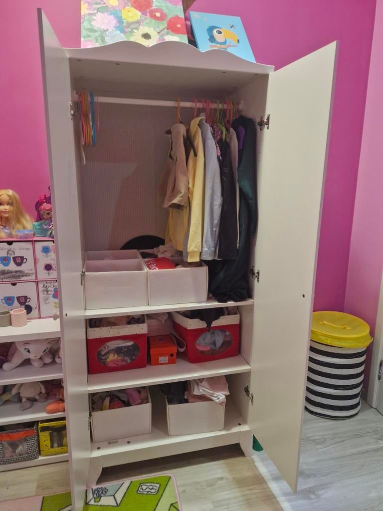 Kinder kleerkast, Ophalen