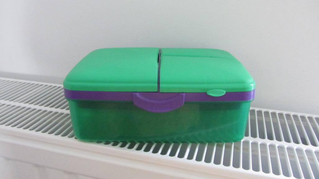 Boîte Sistema verte et mauve en très bon état, Maison & Meubles, Cuisine| Tupperware, Enlèvement ou Envoi, Comme neuf, Vert, Boîte