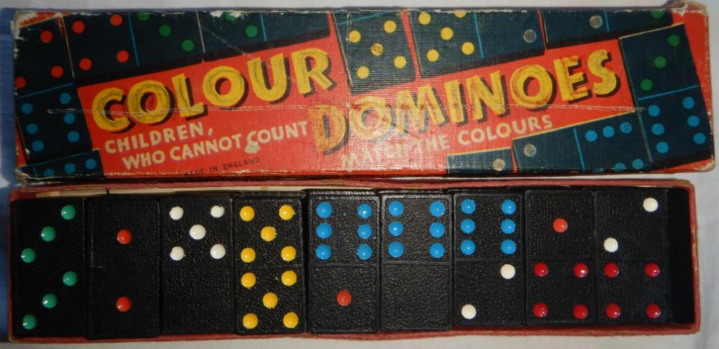 Jeu de DOMINOS en couleur en bon état., Enlèvement ou Envoi