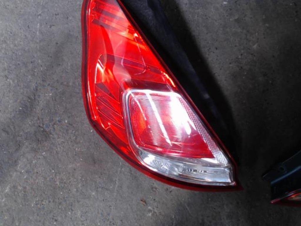 Feu arrière gauche Ford Fiesta VI 2012 LP/13771, Autos : Pièces & Accessoires, Éclairage, Ford, Utilisé, Enlèvement ou Envoi