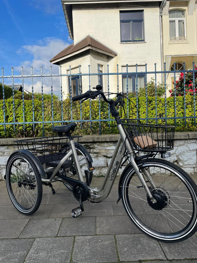 Vogue opvouwbare driewieler met elektrische, nieuwstaat, Ophalen of Verzenden, Inklapbaar, Zo goed als nieuw, Elektrische rolstoel