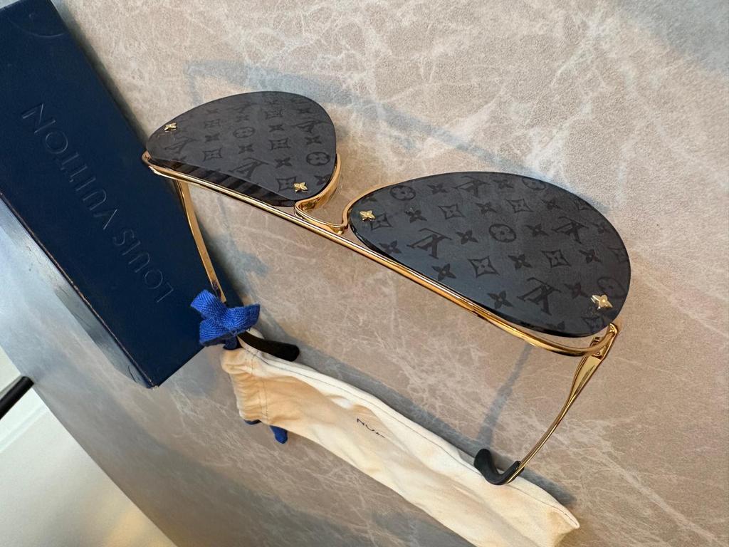 Lunette de soleil Louis vuitton, Envoi