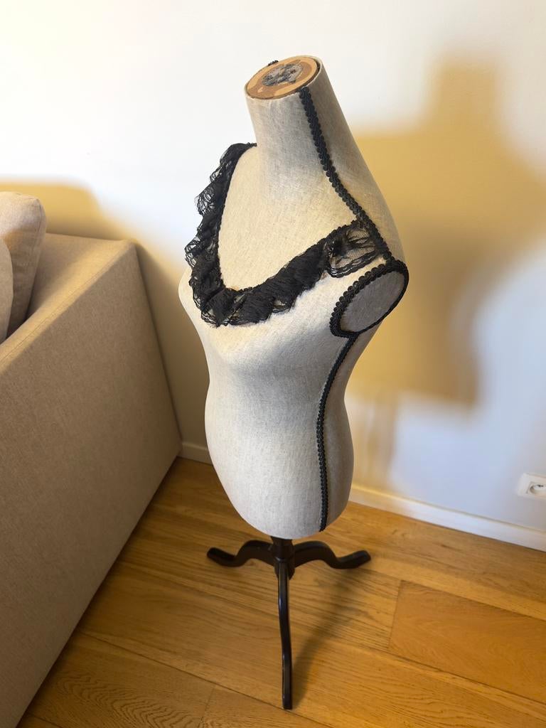 Mannequin avec support en bois., Ophalen, Gebruikt, Paspop