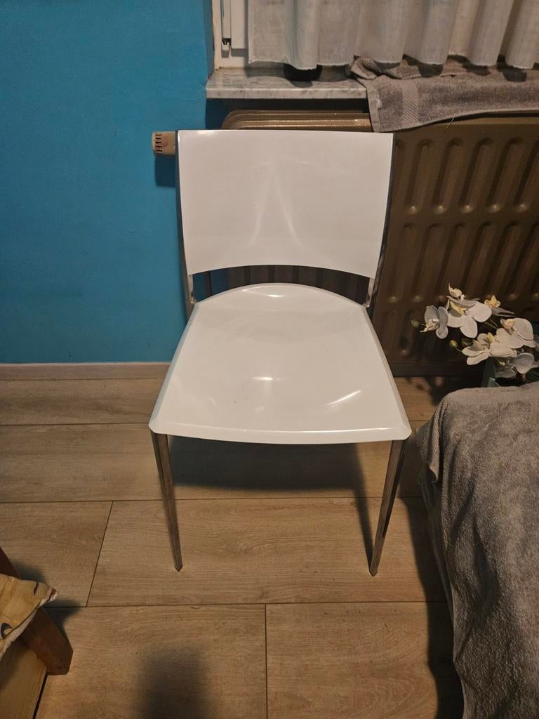 2 x witte disign stoelen zeer mooie staat, Huis en Inrichting, Stoelen, Ophalen