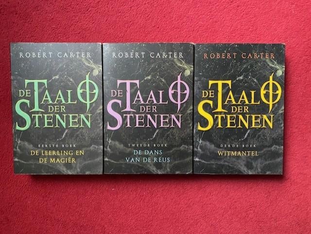 ROBERT CARTER DE TAAL DER STENEN DE COMPLETE TRILOGIE IN GOE, Boeken, Ophalen of Verzenden