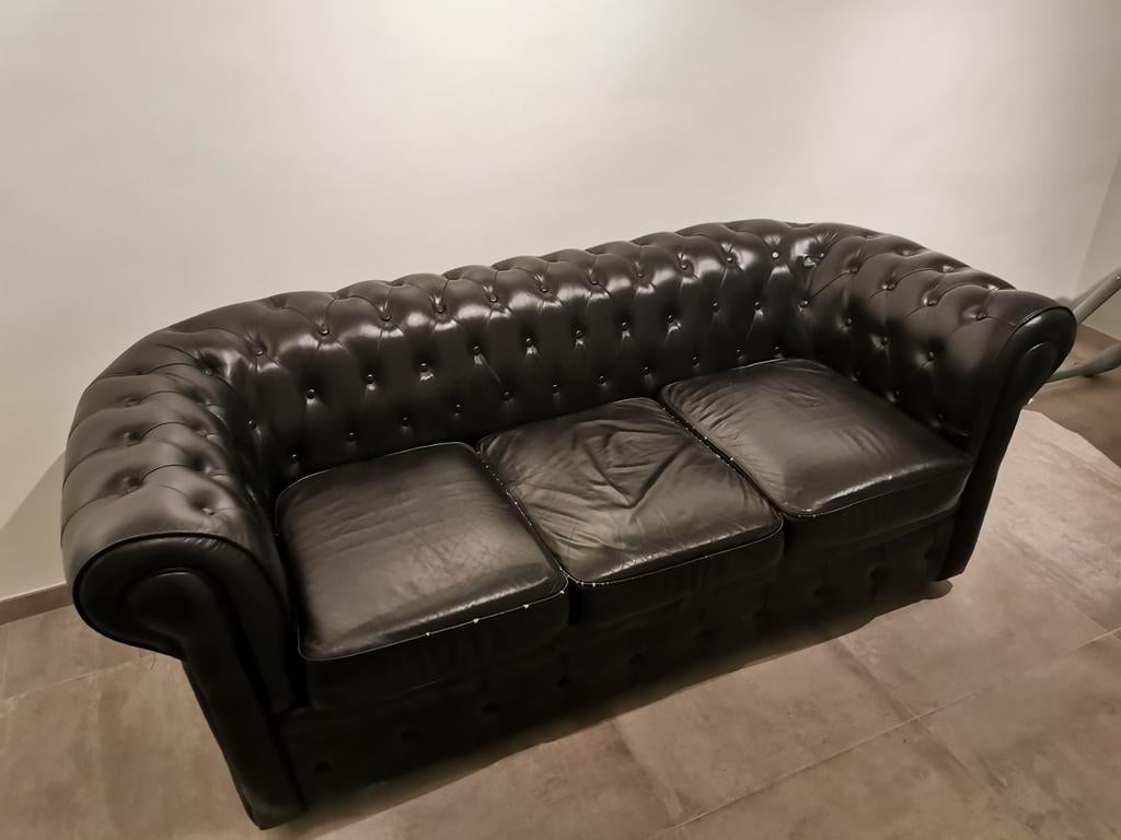 Chesterfield, 3 places, noir, Maison & Meubles, Trois personnes, Enlèvement ou Envoi, 200 à 250 cm, Banc droit