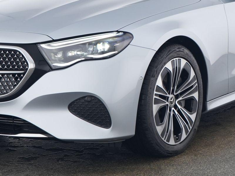 Mercedes-Benz E-klasse 300 DE Break Luxury Line | Distronic, Auto's, Automaat, 197 pk, Gebruikt, Zwart