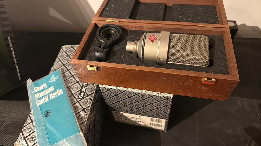 Neumann TLM 103 + wood case + spider, Musique & Instruments, Microphones, Enlèvement ou Envoi, Comme neuf