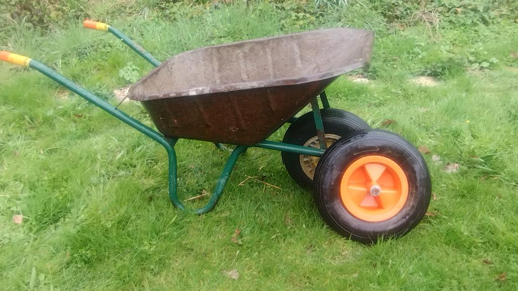 Brouette 100l, roue PVC + réserve, pour maçonnage et jardin, Enlèvement, Utilisé, Manuelle, À une roue