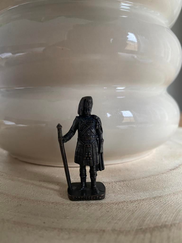 Vintage ferrero kinder ijzer figuur, Verzamelen, Verrassingseieren, Ophalen of Verzenden, Zo goed als nieuw