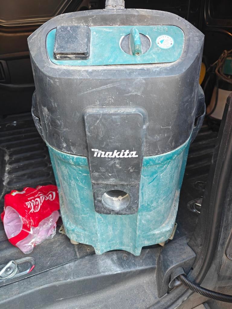 Makita 447LX Bouwstofzuiger, Ophalen