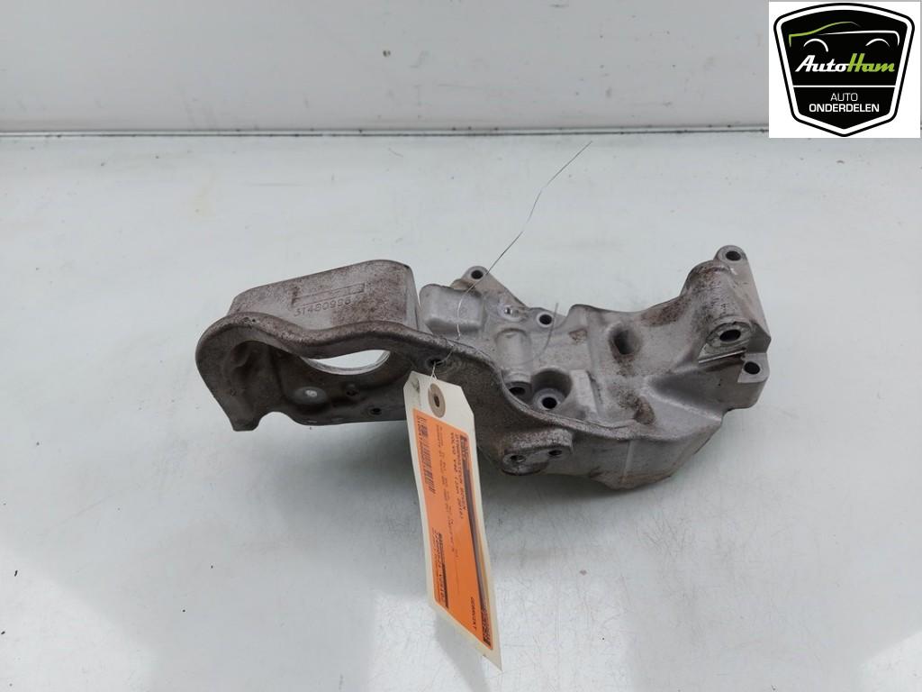 SUPPORT SUPERIEUR ALTERNATEUR Volvo V40 (MV), Utilisé, Volvo