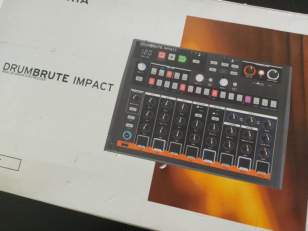 Brumbrute Arturia, Ophalen of Verzenden, Zo goed als nieuw