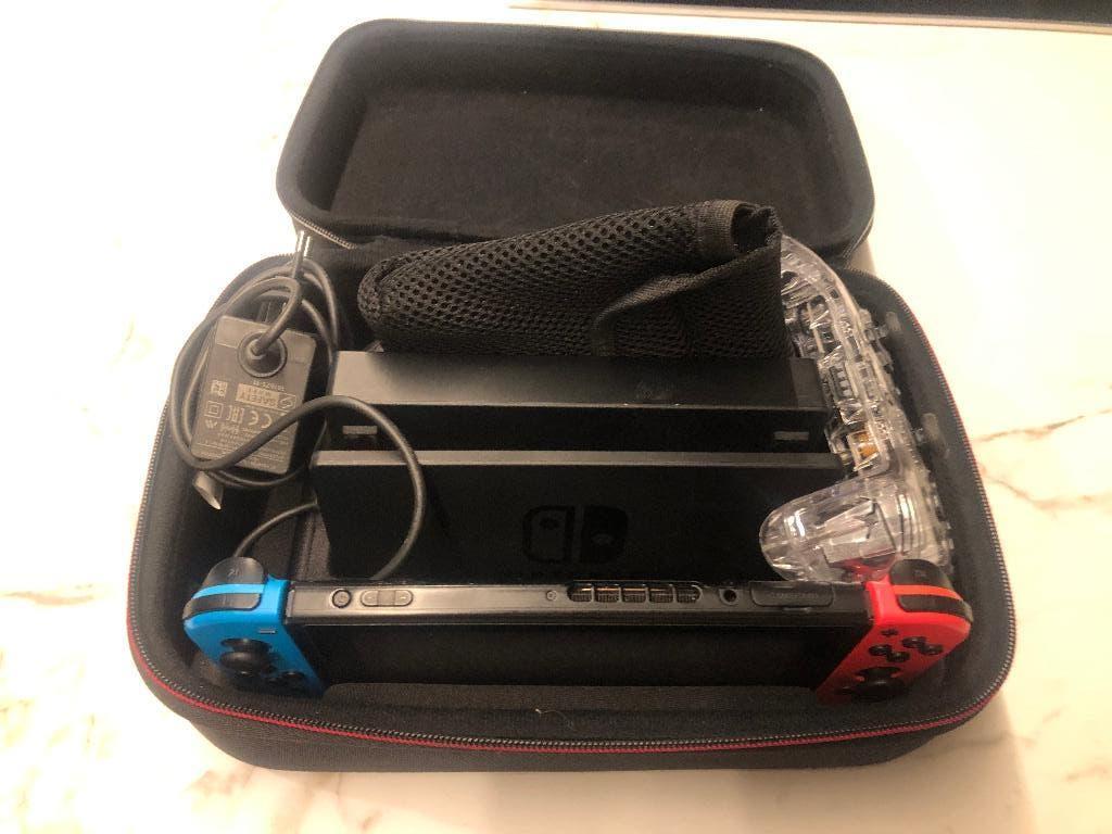 Nintendo Switch, Enlèvement, Utilisé, Avec 2 manettes