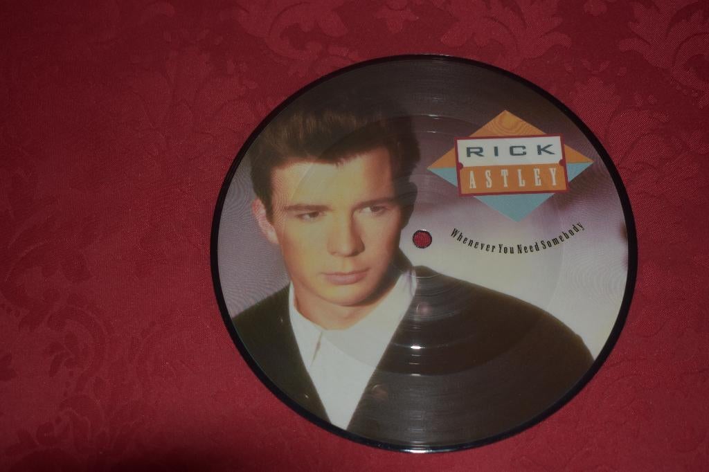 45t avec photo sur le vinyle de Rick Astley, Enlèvement ou Envoi, 1960 à 1980, Comme neuf, Autres formats