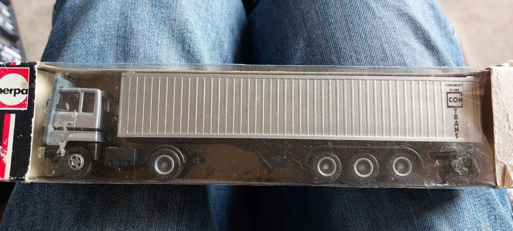 H0LK 0401 FORD INTERCONTINENTAL 1/87, Hobby & Loisirs créatifs, Enlèvement ou Envoi, Comme neuf, Bus ou Camion, Herpa