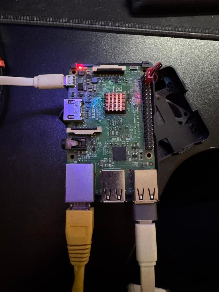 Raspberry pi 3 + 2 case pi 3 + 1 case pi 4, Computers en Software, Moederborden, Ophalen of Verzenden, Zo goed als nieuw
