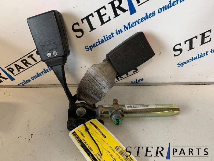 Veiligheidsgordel Insteek midden-achter van een Mercedes C-K, Gebruikt, -, Ophalen of Verzenden, -