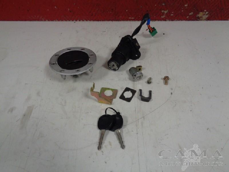 ENSEMBLE DE VERROU ET CYLINDRE DE PORTES Triumph Cornet, Dhr. S. di Majo, Utilisé, Info@cama-motorparts.nl, P.J. Troelstraweg 8 8
3144 CX  MAASSLUIS, NL