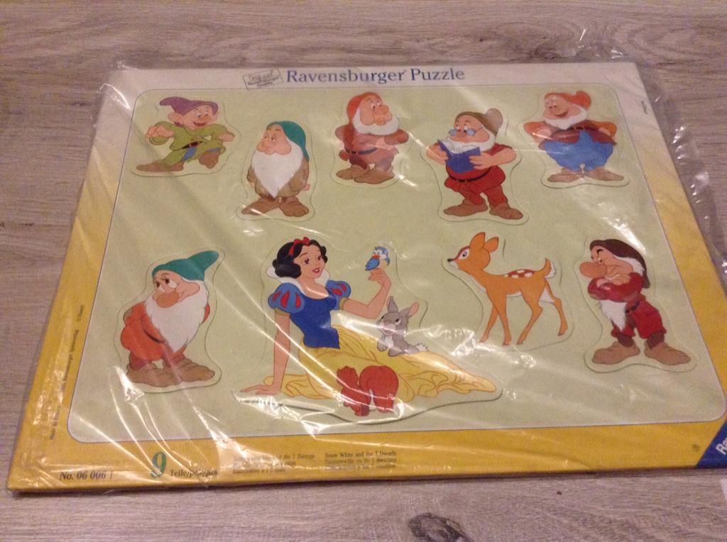 Puzzle en carton Disney Blanche-Neige (9 pièces) (1995), Enlèvement ou Envoi, Moins de 10 pièces, Comme neuf, 6 mois à 2 ans