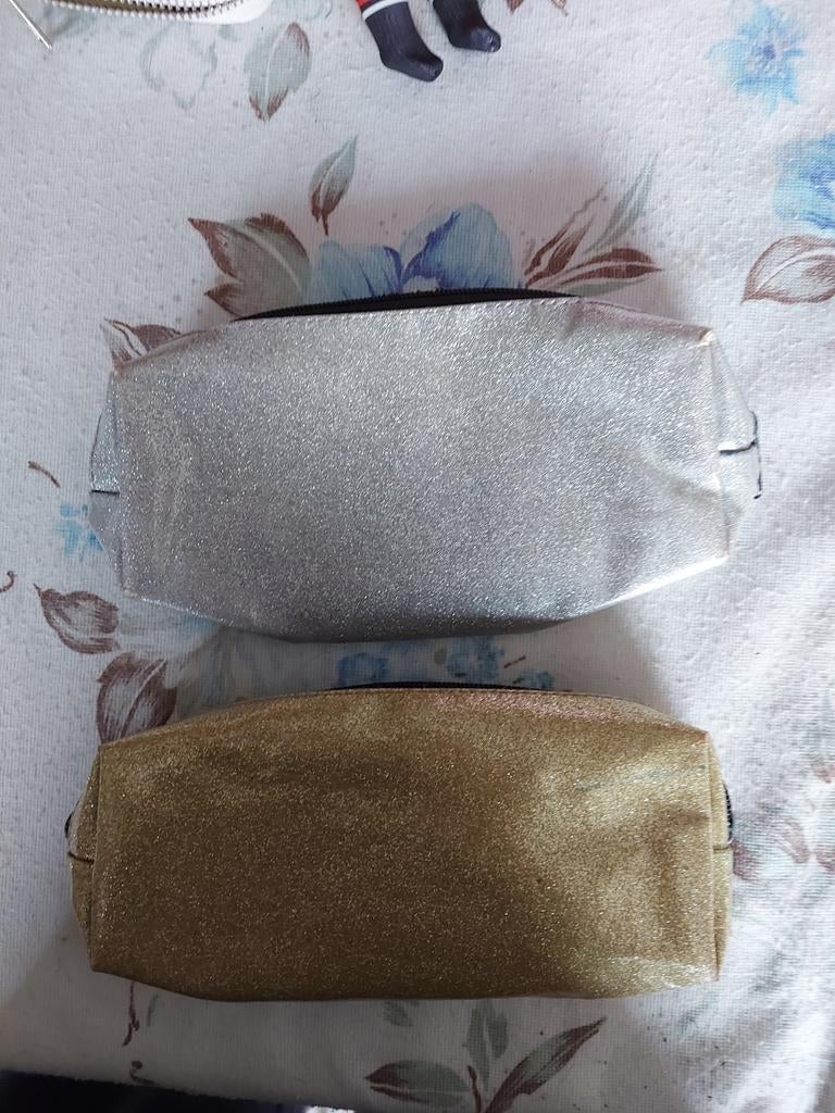 Lot de 2 trousses, Divers, Fournitures scolaires, Enlèvement ou Envoi