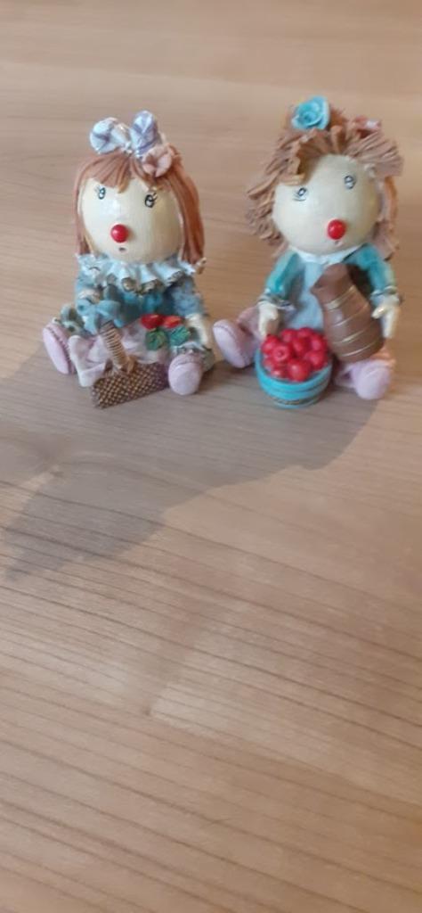 2 postures de filles. En état exellentes, Enlèvement ou Envoi, Comme neuf