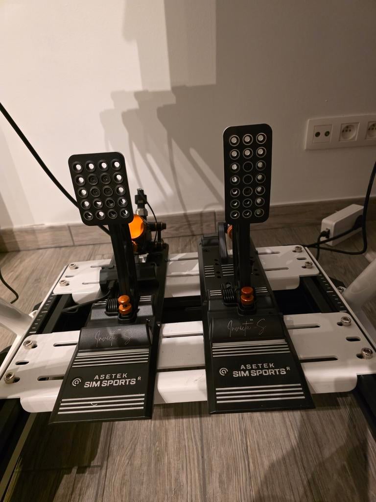 Simracing pedalier  Asetek invicta pedal thorp 2 hydraulique, Enlèvement
