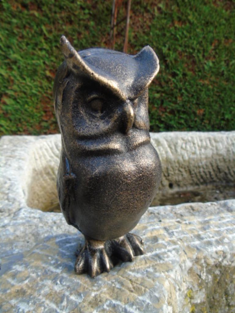 un hibou ou chouette en fonte pat bronze, Jardin & Terrasse, Décoration murale de jardin, Neuf, Enlèvement