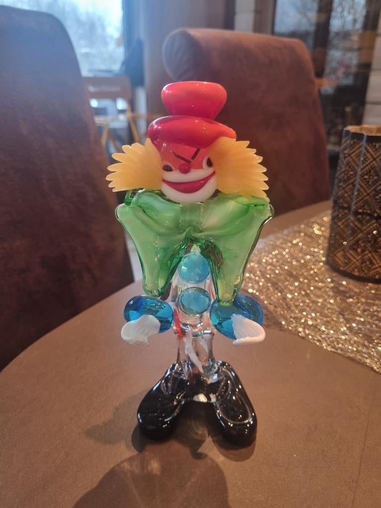Murano clown, Ophalen