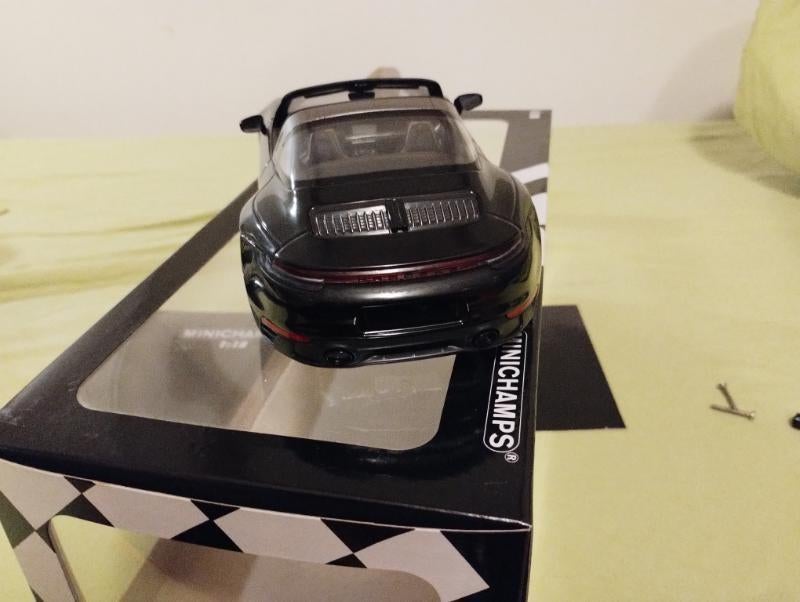 Porsche 911 (992) Targa 4 GTS 2021 Zwart 1-18 Minichamps, Ophalen of Verzenden, Nieuw, Auto, MiniChamps