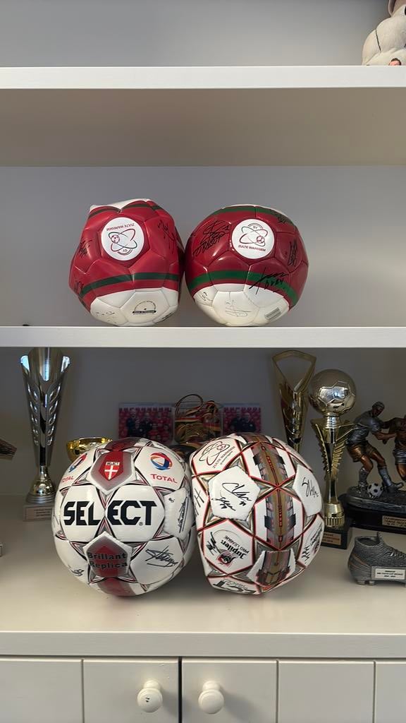 Waregem gesigneerde voetbalballen, Tickets en Kaartjes, Seizoenskaart, Drie personen of meer