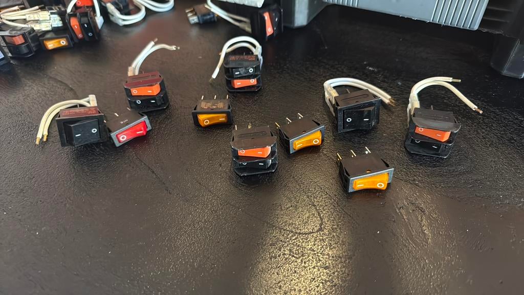 Différents interrupteurs domestiques pour réfrigérateurs, Caravanes & Camping, Enlèvement ou Envoi, Neuf