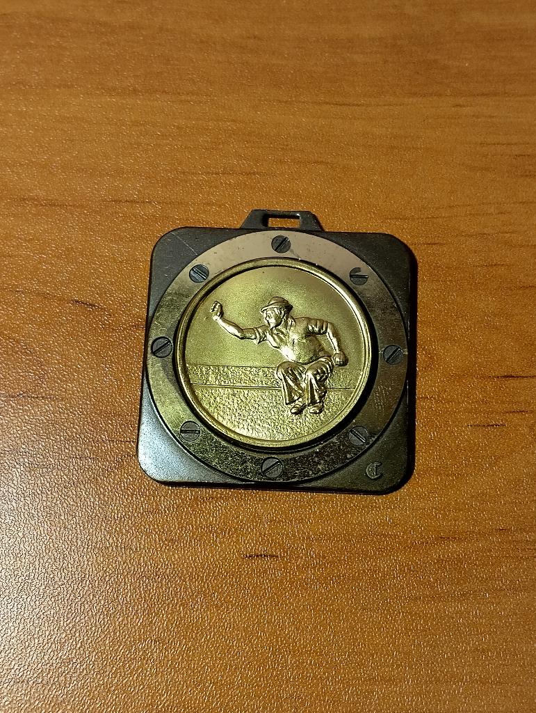 Médaille de pétanque vintage, Enlèvement