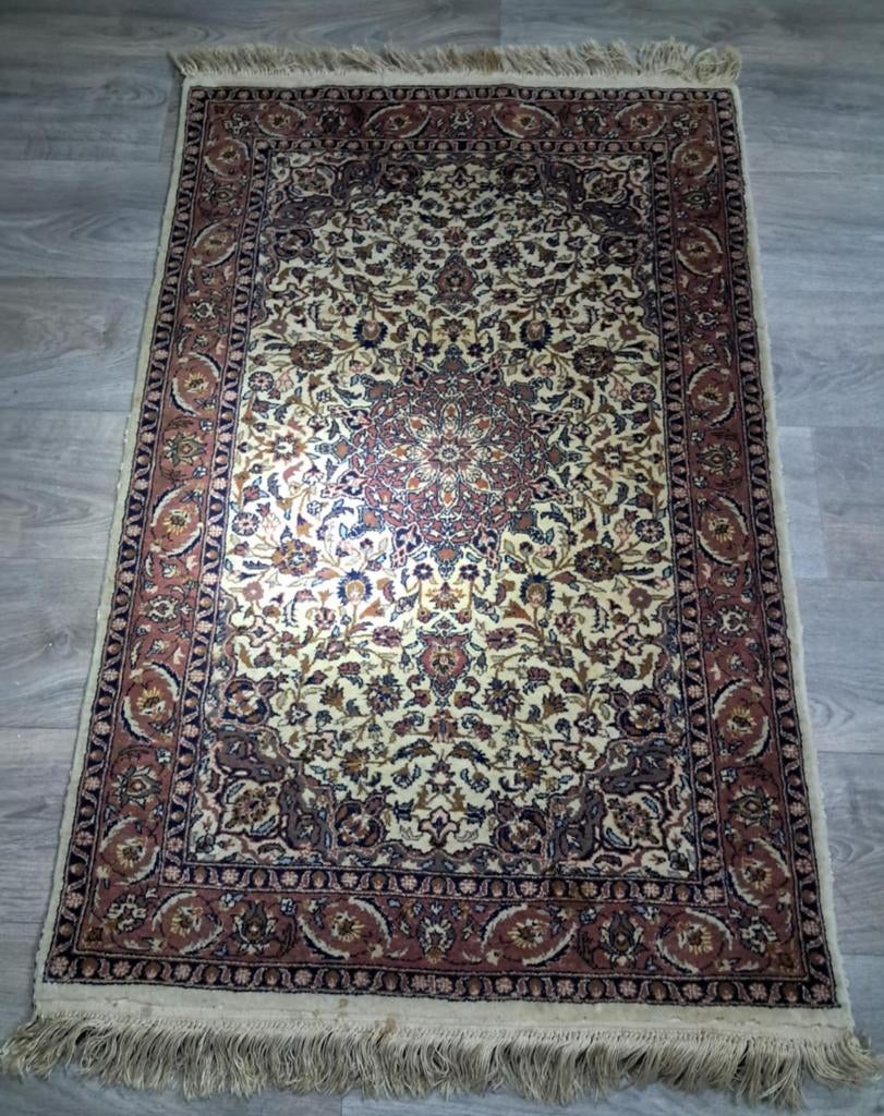 Isfahan tapijt en handgemaakt en 121x 78 cm, Ophalen of Verzenden, Zo goed als nieuw
