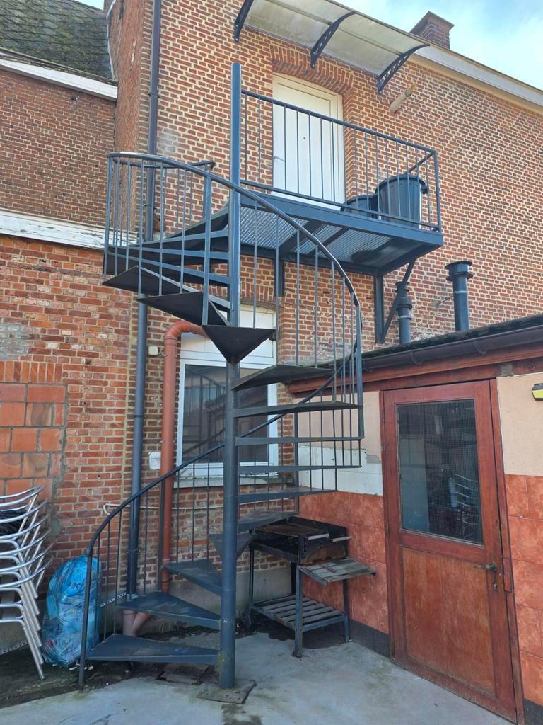 Escalier en colimaçon en métal, 4m70cm (BALCON PAS INCLUS), Enlèvement