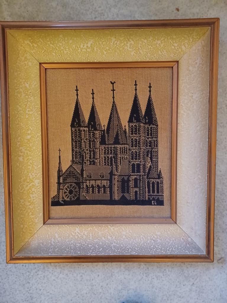Tableau style point de croix sur le cathédrale de tournai, Antiquités & Art, Enlèvement