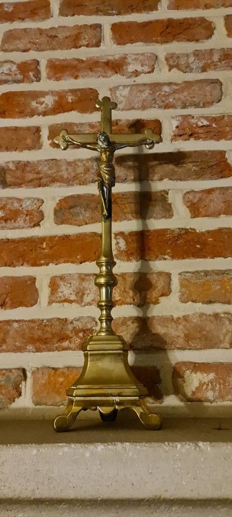 Ancienne statue en cuivre du Christ, Enlèvement ou Envoi